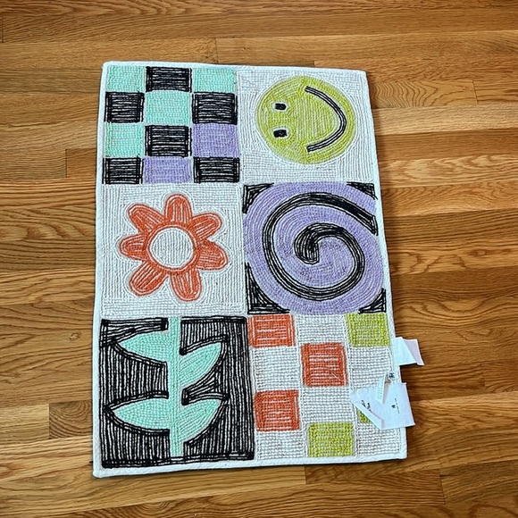 Urban Outfitters Happy Tufted Bath Mat NWT - Picture 7 of 7